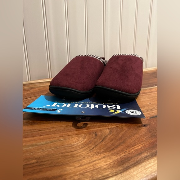 NWT✨Isotoner Memory Foam Slippers - Picture 5 of 14